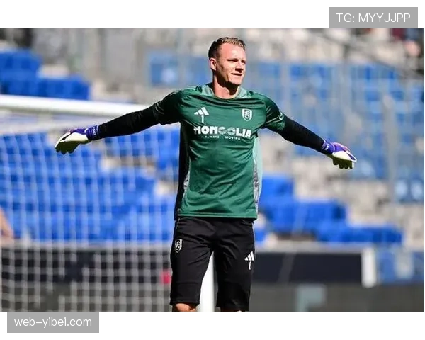 莱诺乌龙送礼，埃弗顿角球战术造富勒姆门将失误逆转